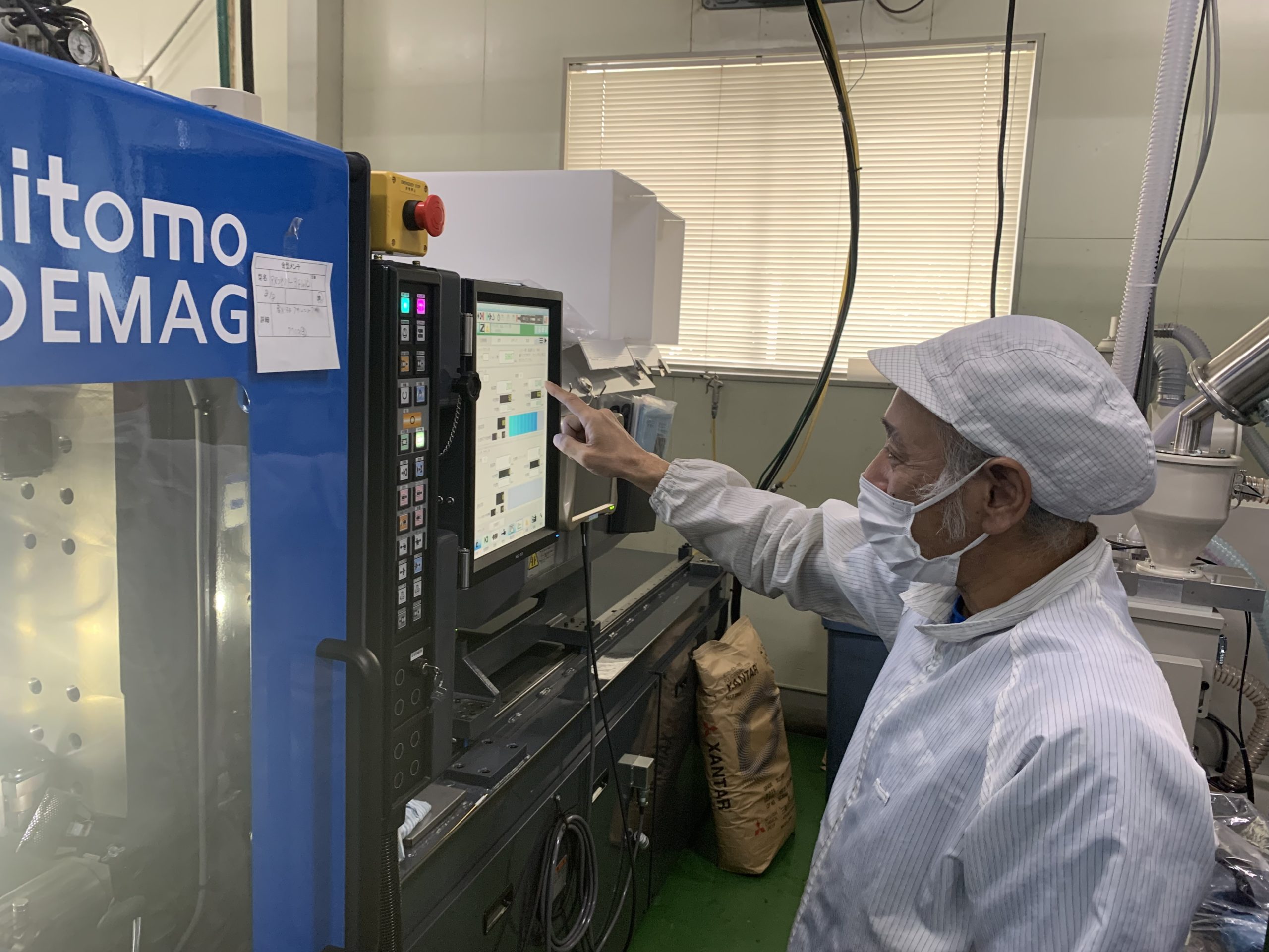 プラスチック部品製造の機械オペレーター／未経験歓迎【シンコー精機】